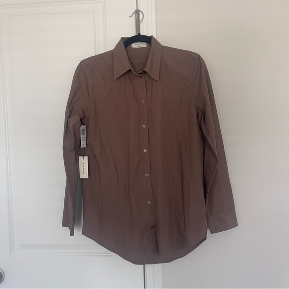 NWT Babaton Essential Classic Button Down Shirt Deep Taupe Size Small - Picture 1 of 7